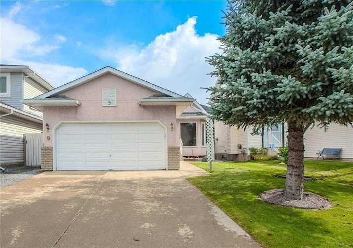 9 Del Ray Place NE Calgary, AB T1X 6X8