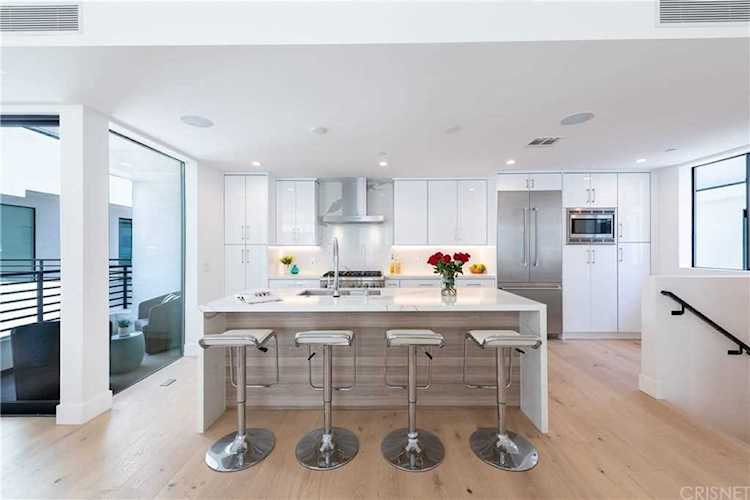 741 N Gramercy Place Hollywood, CA 90038