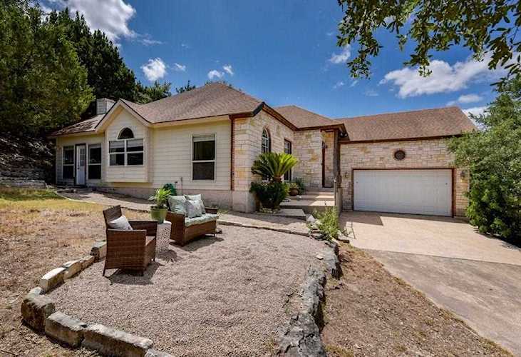 21901 Moffat Dr Spicewood, TX 78669