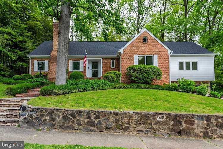 5125 37th St N Arlington, VA 22207