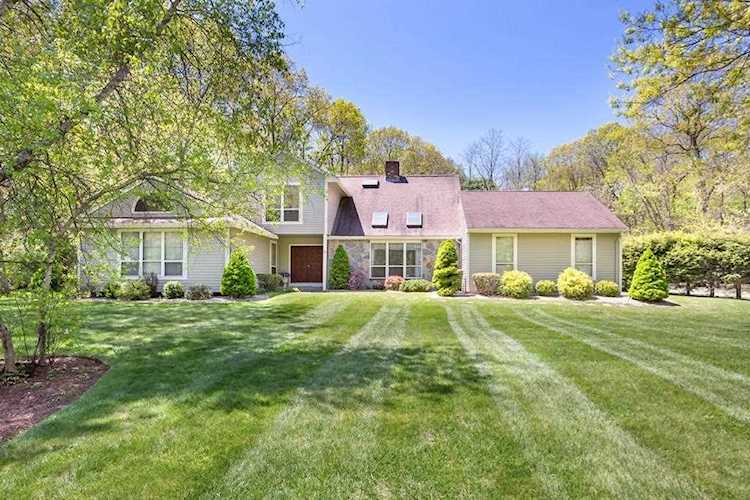 22 Sentry Hill Rd Sharon, MA 02067