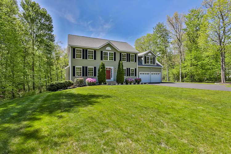 7 Halfyard Dr Brookline, NH 03033