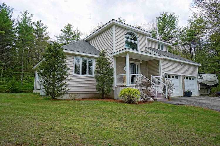 8 Frances Dr Deerfield, NH 03037