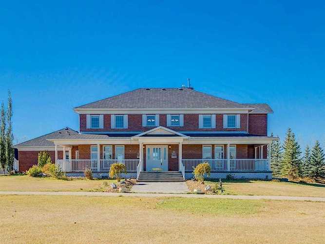 19 Diamond Ridge Estates Cochrane Lake, AB T4C 2B3