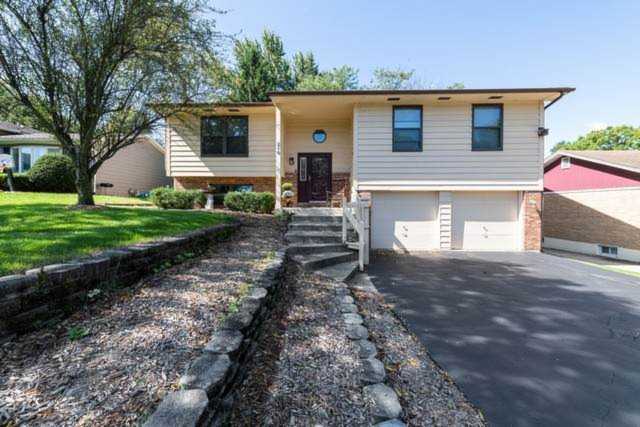 210 Meadow Ln Oakwood Hills, IL 60013