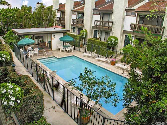 11611 Acama Street Studio City, CA 91604