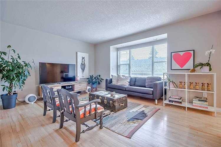 143 Amiens Crescent SW Calgary, AB T2T 6E7