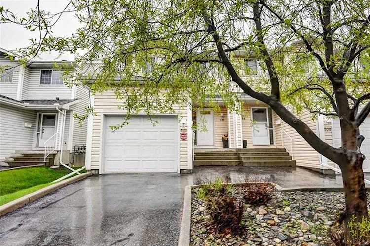 502 Hawkstone Manor NW Calgary, AB T3G 3X2
