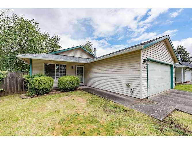 17049 SE Pine St Portland, OR 97233