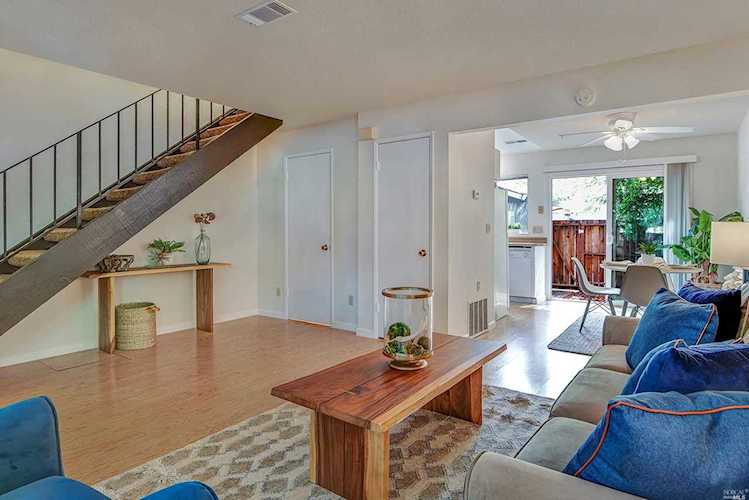1425 Gold Way Rohnert Park, CA 94928