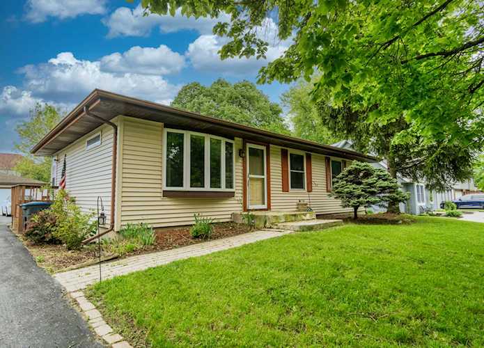121 Dolores St Oswego, IL 60543