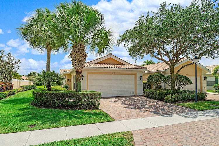 8210 Saint Johns Court Wellington, FL 33414
