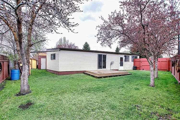 220 Huntwell Court NE Calgary, AB t2k 5V2