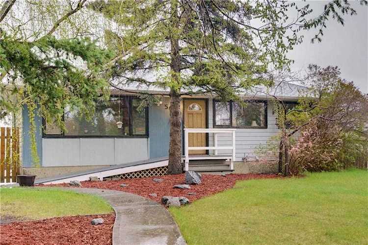 5020 2 Street NW Calgary, AB T2K 0Z3