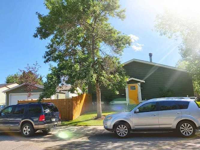 464 Whitehill Place NE Calgary, AB T1Y 3G7