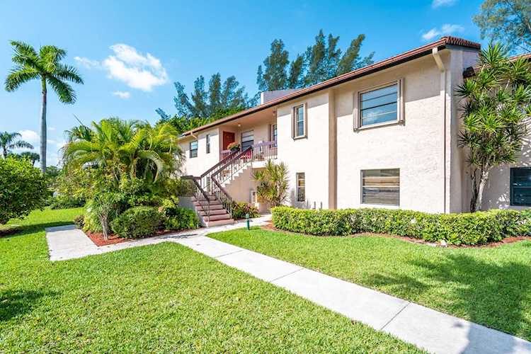 9284 Vista Del Lago #F Boca Raton, FL 33428