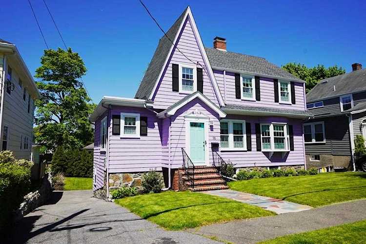 16 Pilgrim Rd Marblehead, MA 01945