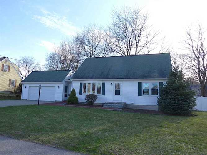 5 Edmond Dr Nashua, NH 03063