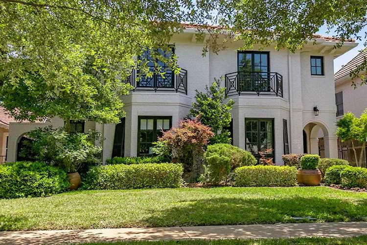 1215 Belle Place Fort Worth, TX 76107