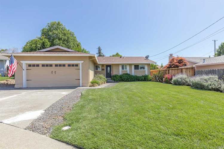 1541 Basque Court Napa, CA 94559