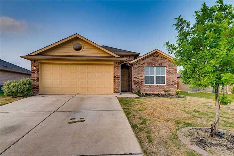 184 Voss Kyle, TX 78640
