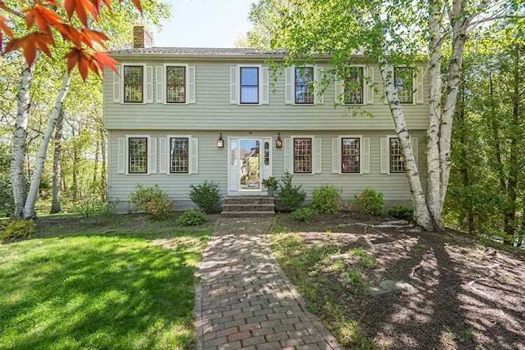 10 Pheasant Run Andover, MA 01810