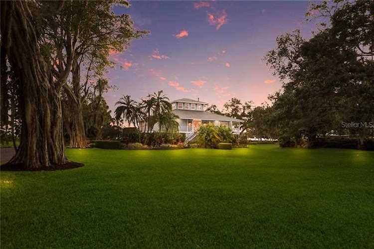 7676 Westmoreland Dr Sarasota, FL 34243