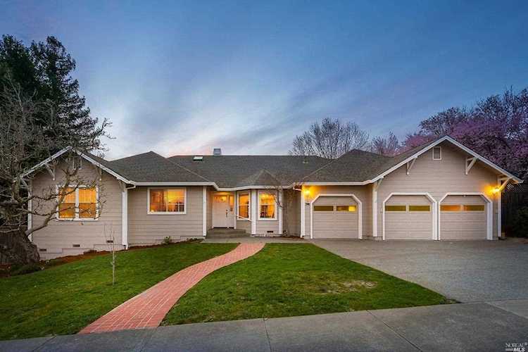 809 Bantam Way Petaluma, CA 94952