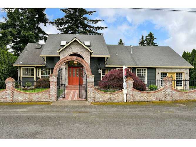 15750 NE Holladay St Portland, OR 97230