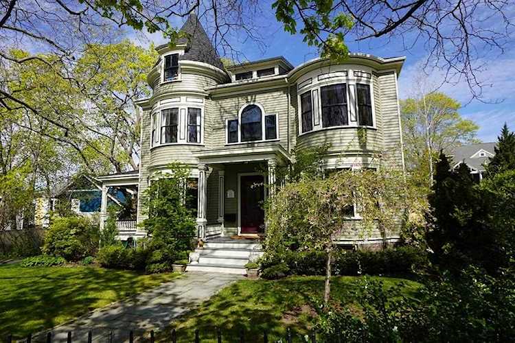 79 Pleasant St Marblehead, MA 01945