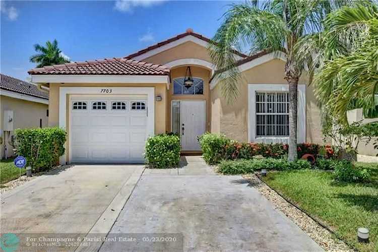 7703 Springfield Lake Dr Lake Worth, FL 33467