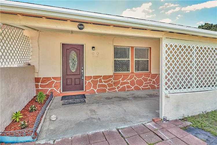 8570 Quail Rd Seminole, FL 33777