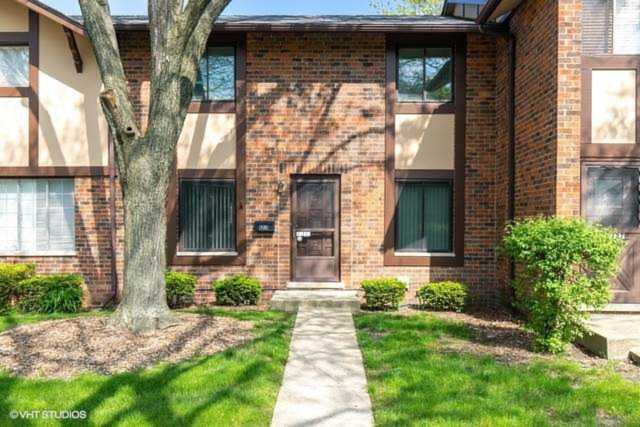 1S123 Stratford Ln Villa Park, IL 60181