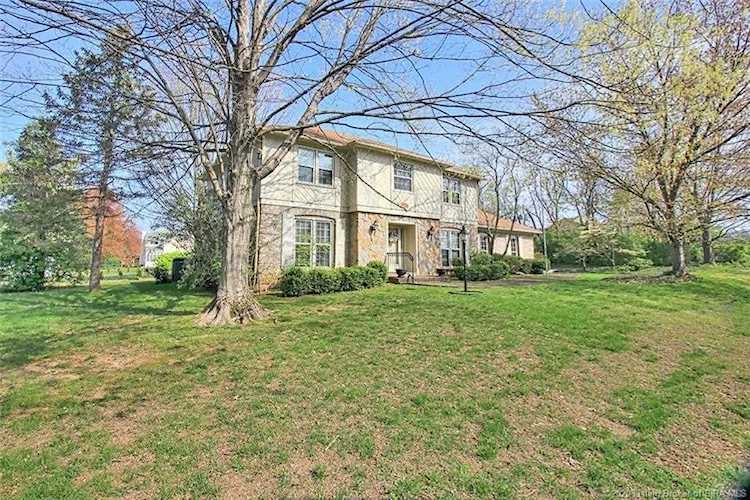 1801 Bainbridge Row Dr Louisville, KY 40207
