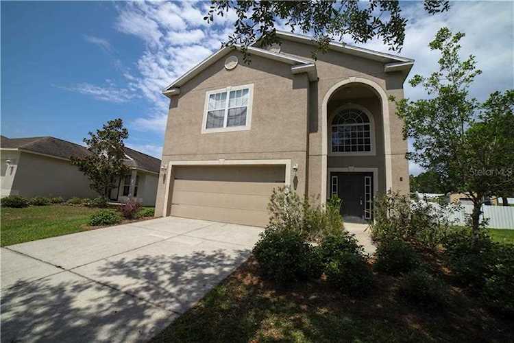 13417 Waterford Castle Dr Dade City, FL 33525