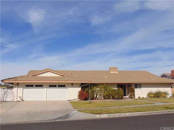 1125 Via Vallarta Riverside, CA 92506