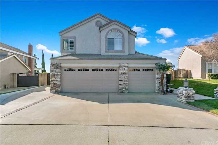 2305 Meadowglen Way Upland, CA 91784