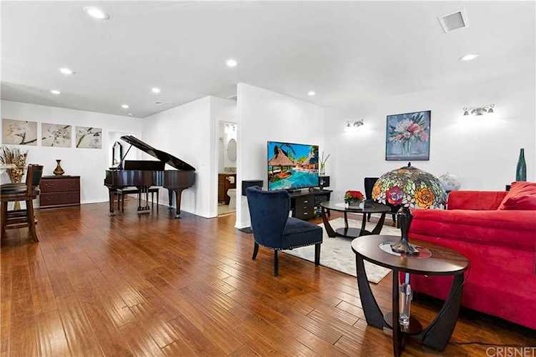 6013 Morella Avenue North Hollywood, CA 91606