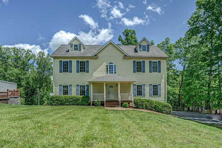 206 Lakewood Moneta, VA 24121
