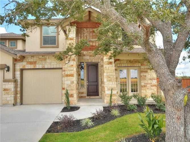 221 Hedgerow Ln Liberty Hill, TX 78642