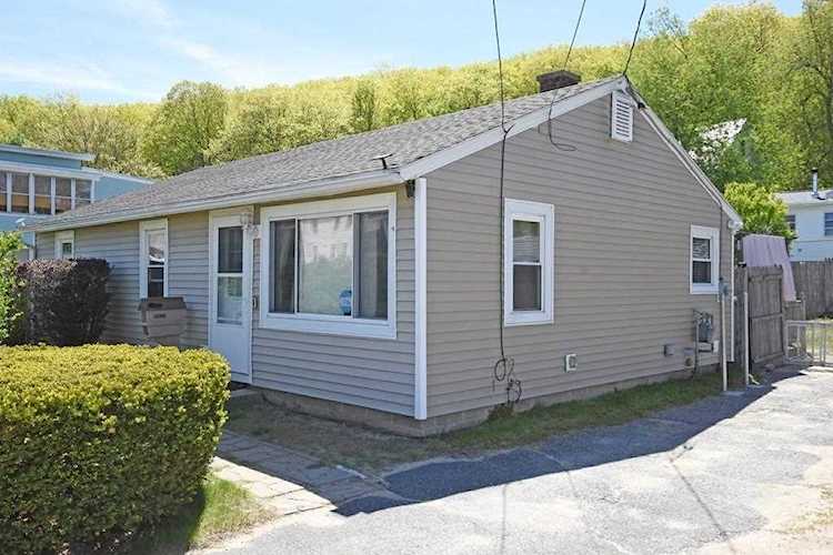 21 Hazel St Fitchburg, MA 01420