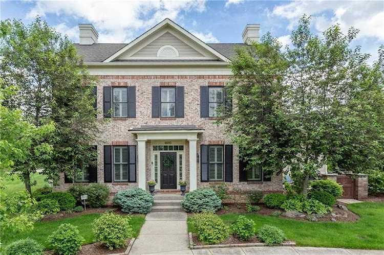 6693 Chapel Crossing Zionsville, IN 46077