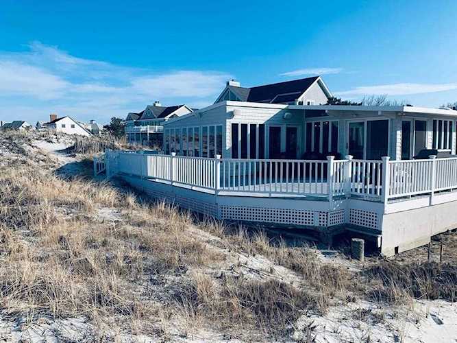 19 Wingaersheek Rd Gloucester, MA 01930