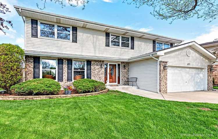877 Papoose Ct Carol Stream, IL 60188