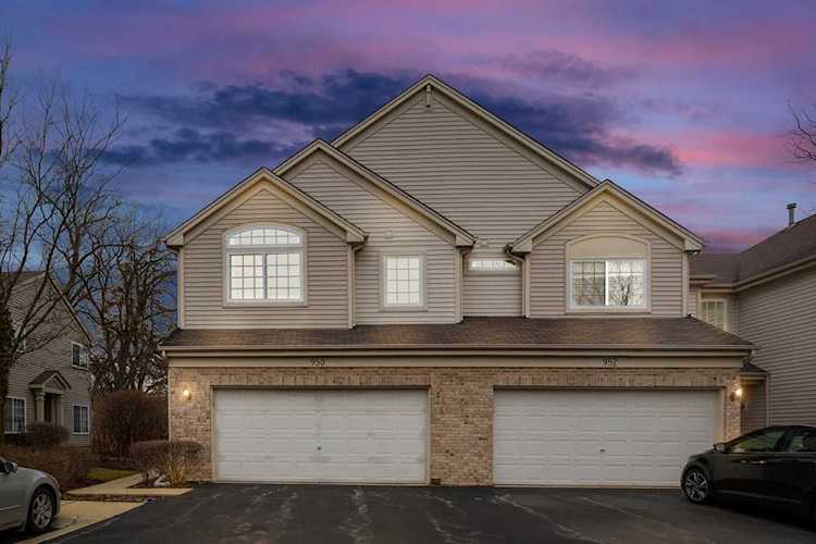 950 Creekside Ct Lombard, IL 60148