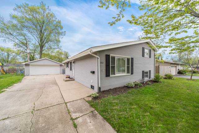 302 Delaware St Carpentersville, IL 60110