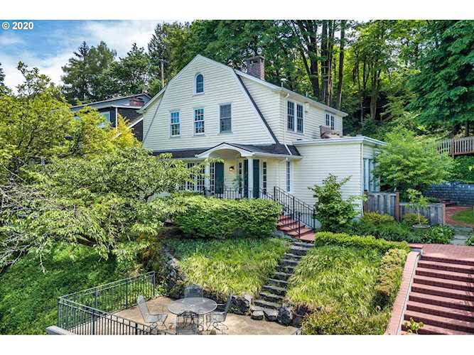 2808 SW Montgomery Dr Portland, OR 97201