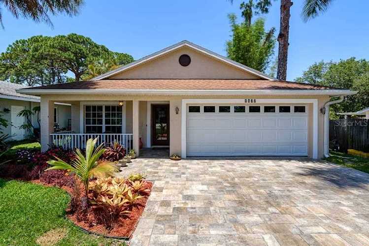 1877 Vamo Dr Sarasota, FL 34231