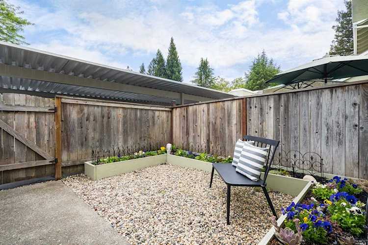 580 Racquet Club Circle Rohnert Park, CA 94928