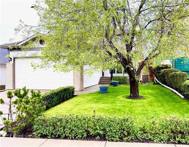Sierra Vista Circle #23 Calgary, AB T3H 3A4
